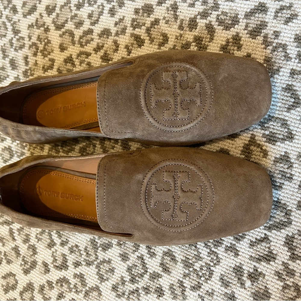 New without tags-Tory Burch suede flats.  Size 8.5. Extremely comfortable.